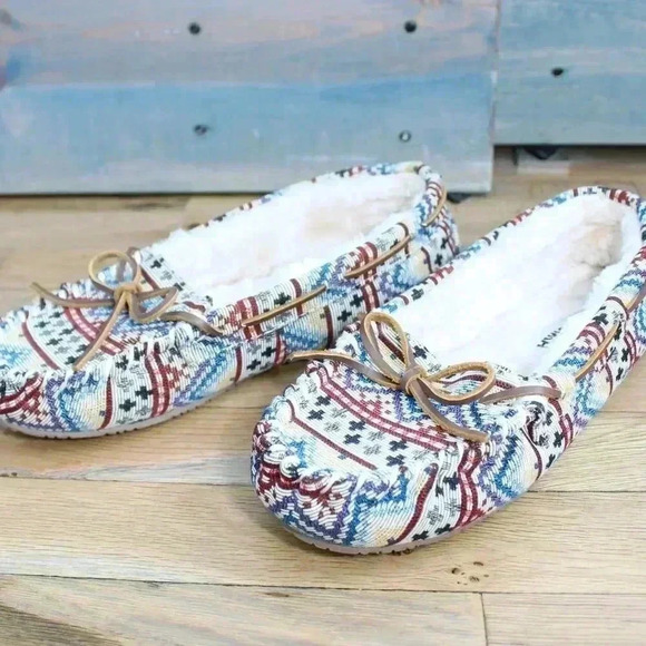 Minnetonka Shoes - Minnetonka Cally 44252 Women's Size 10M Slippers Moccasin Southwest Aztec
